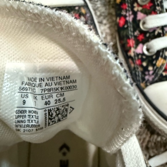 Converse Black and White with floral pattern - Picture 4 of 6